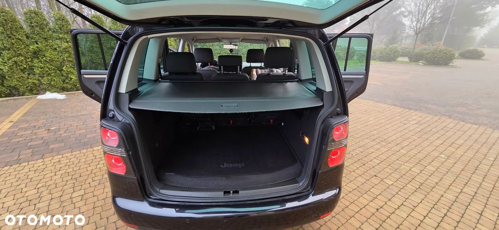 Volkswagen Touran 2.0 TDI DPF Highline - 9