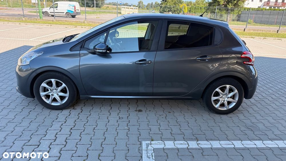 Peugeot 208 - 10