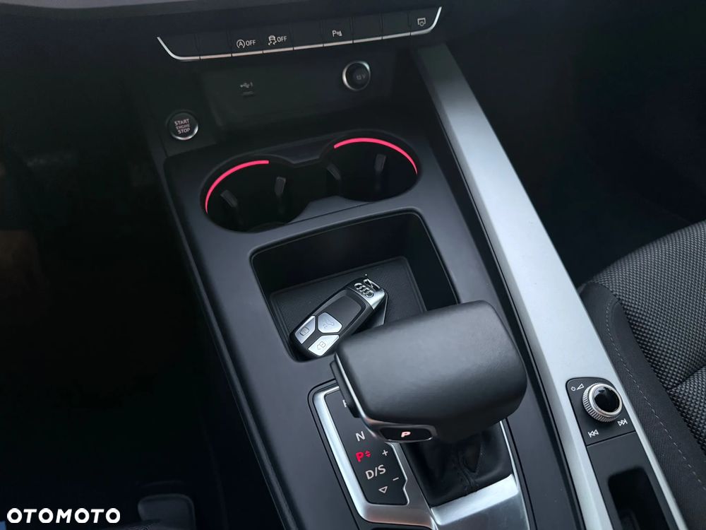 Audi A4 Limousine 35 TFSI mHEV S tronic - 17