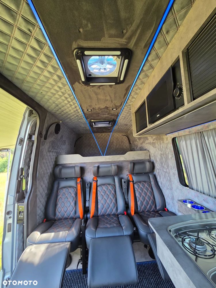 Mercedes-Benz Sprinter - 32
