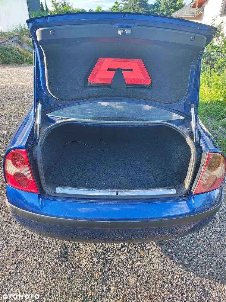 Volkswagen Passat 1.9 TDI Comfortline - 11
