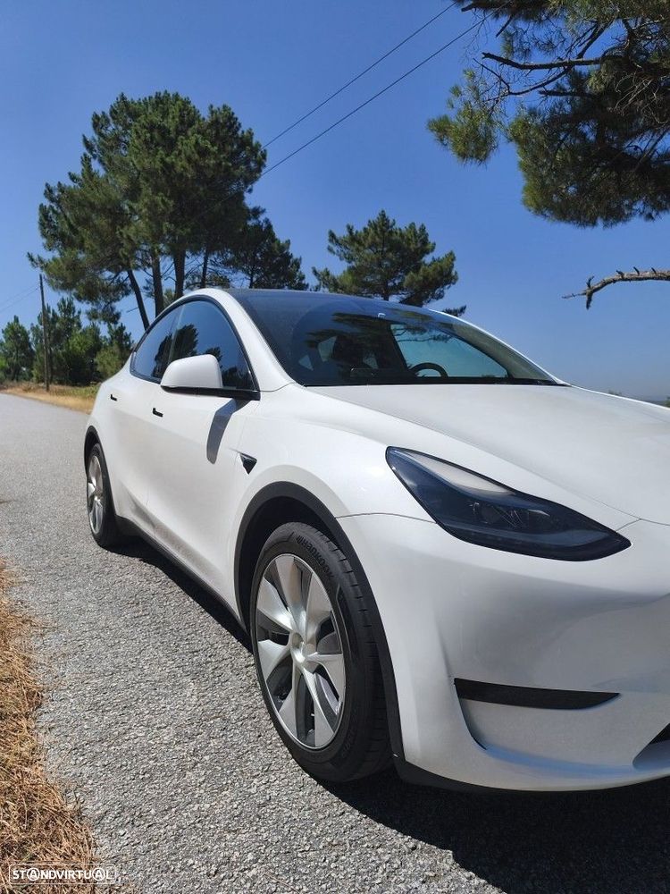 Tesla Model Y — fotografia 13