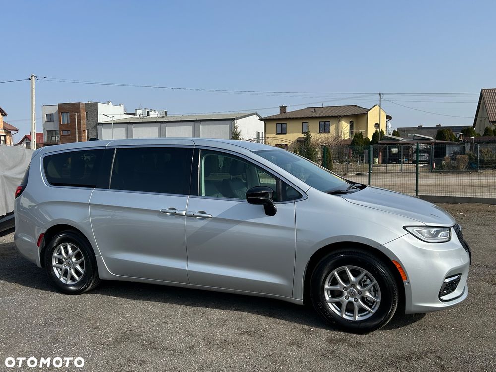 Chrysler Pacifica - 3