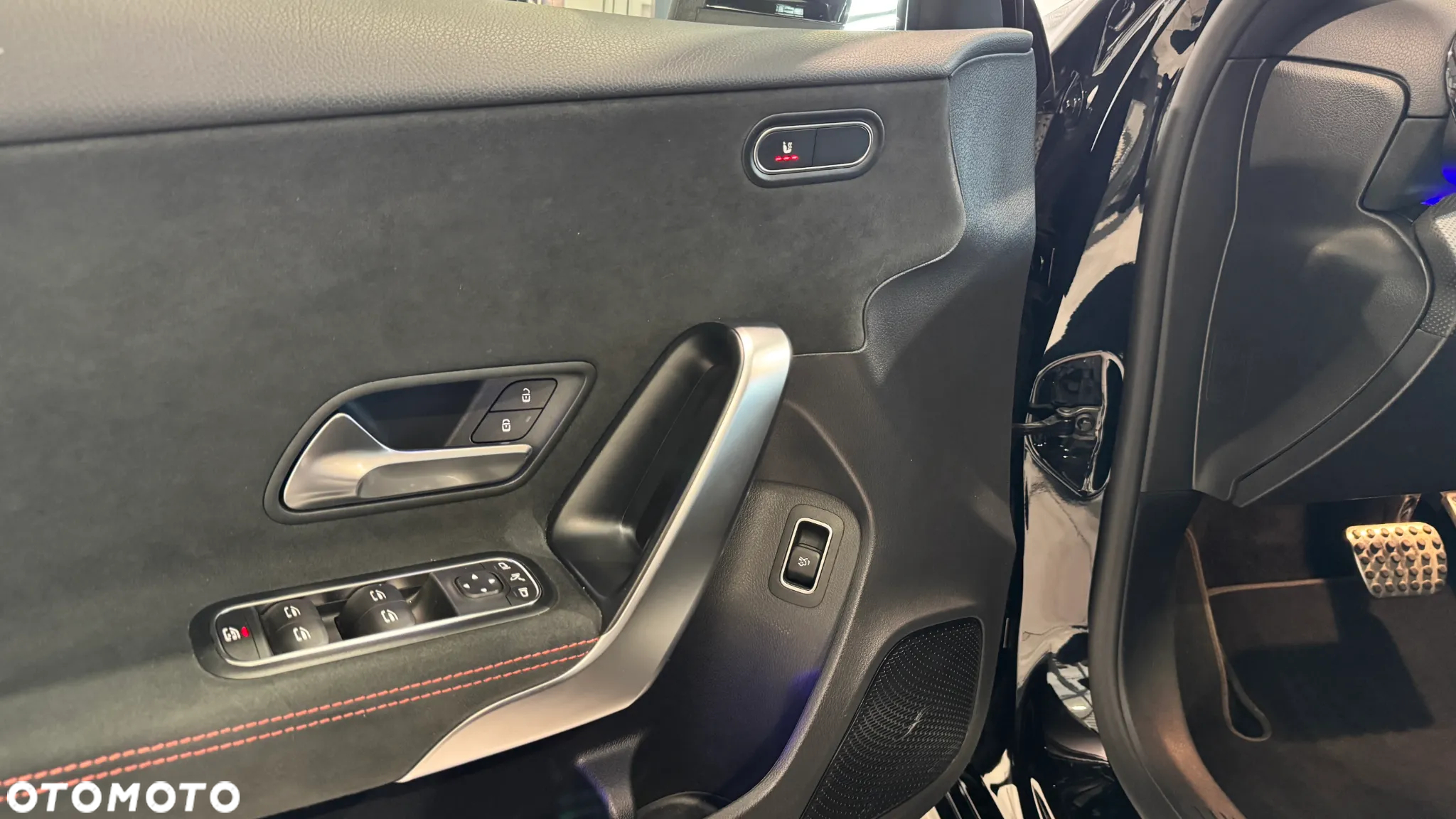 Mercedes-Benz Klasa A 220 4-Matic AMG Line 7G-DCT - 14