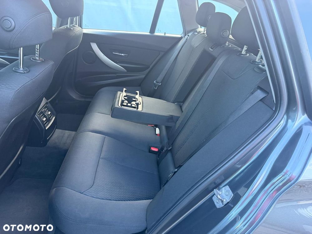 BMW Seria 3 318d Modern Line - 31
