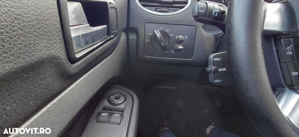 Ford Focus 2.0 Futura - 10
