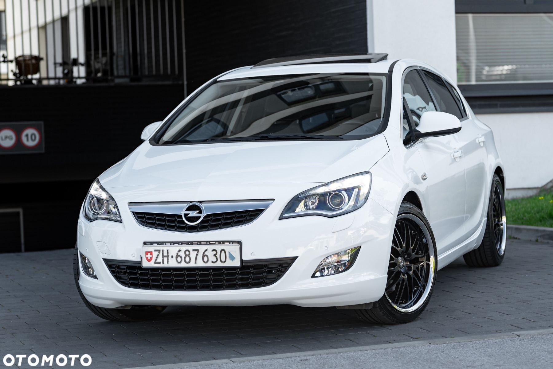 Opel Astra 1.6 Turbo Sport - 4