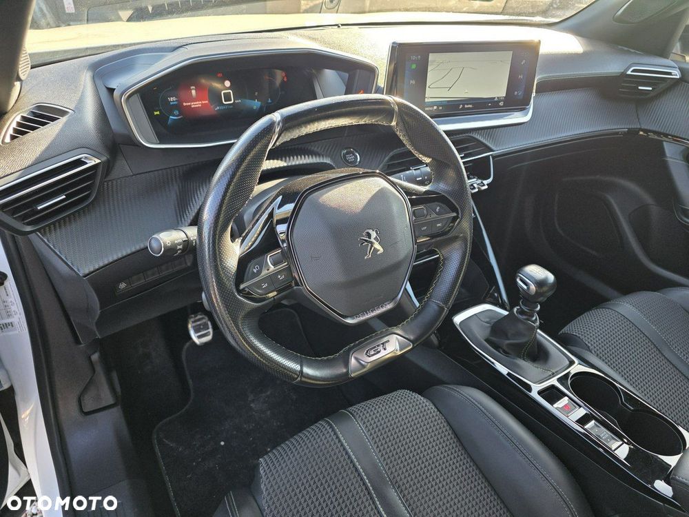 Peugeot 2008 - 8
