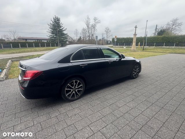 Mercedes-Benz Klasa E 220 d 4-Matic Business Edition 9G-TRONIC - 3