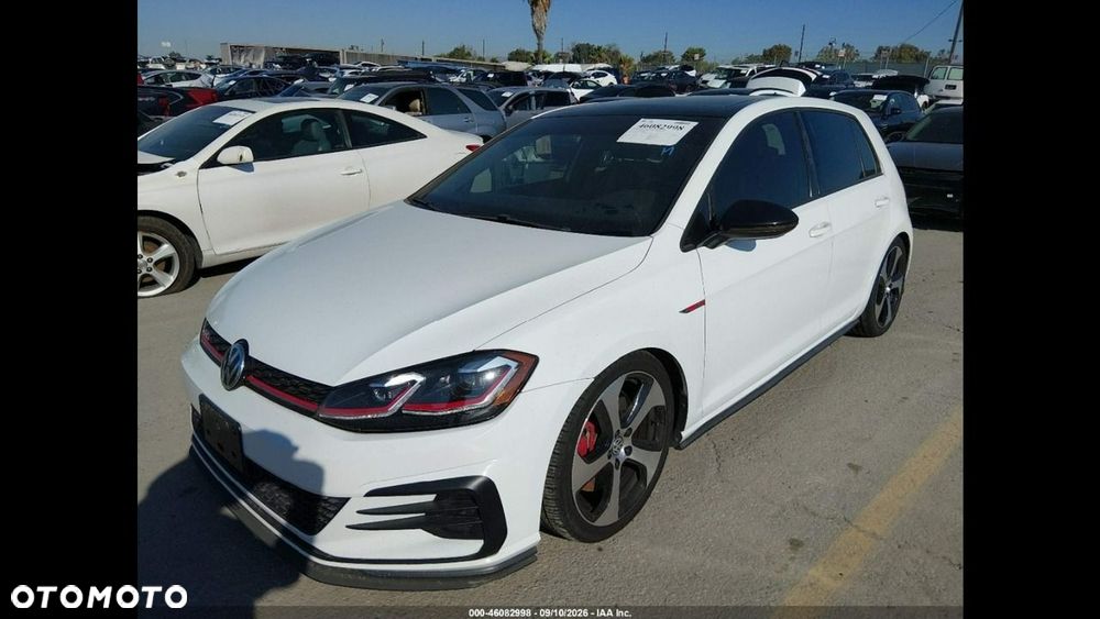 Volkswagen Golf - 1