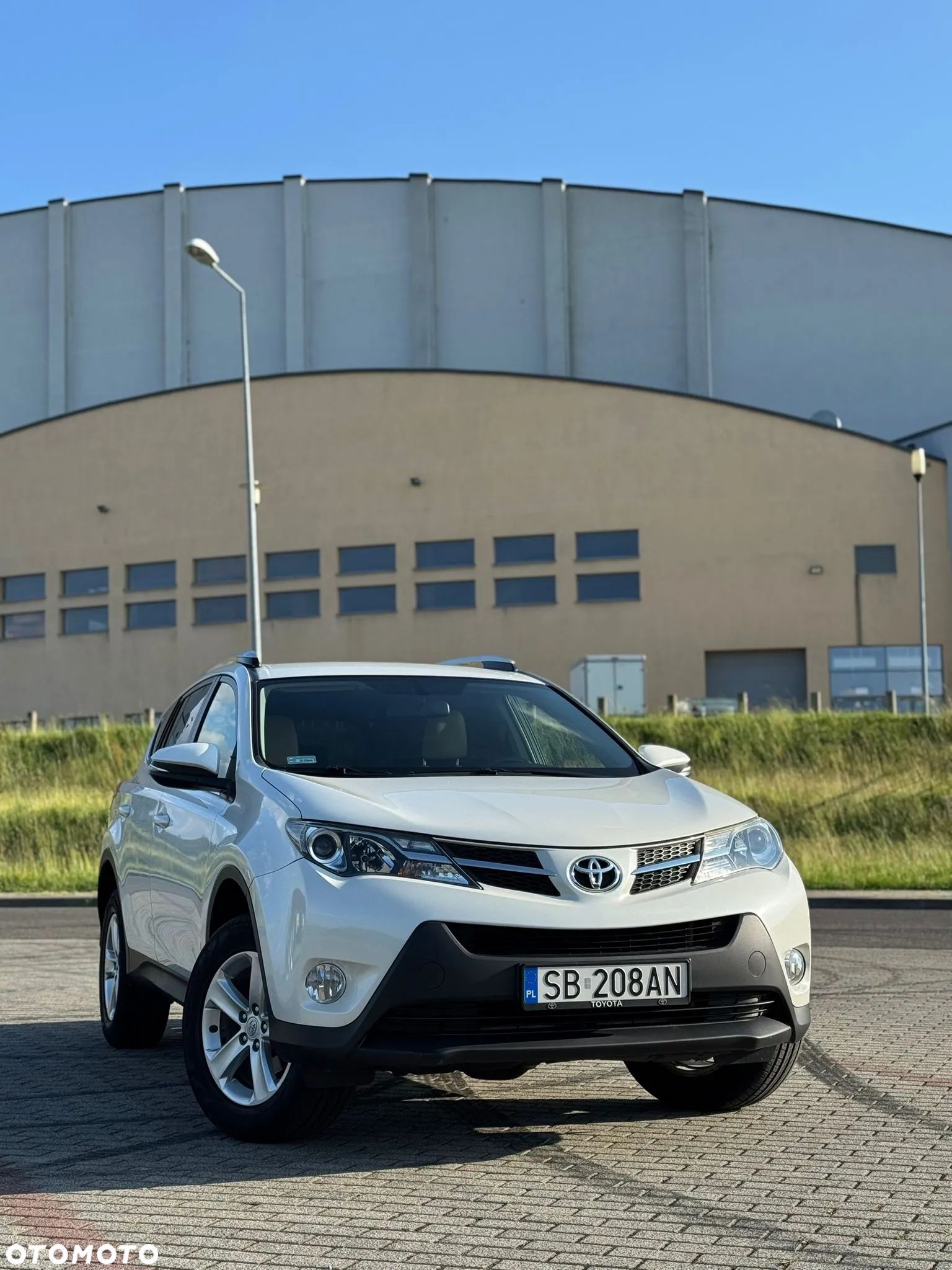 Toyota RAV4 2.5 XLE - 1