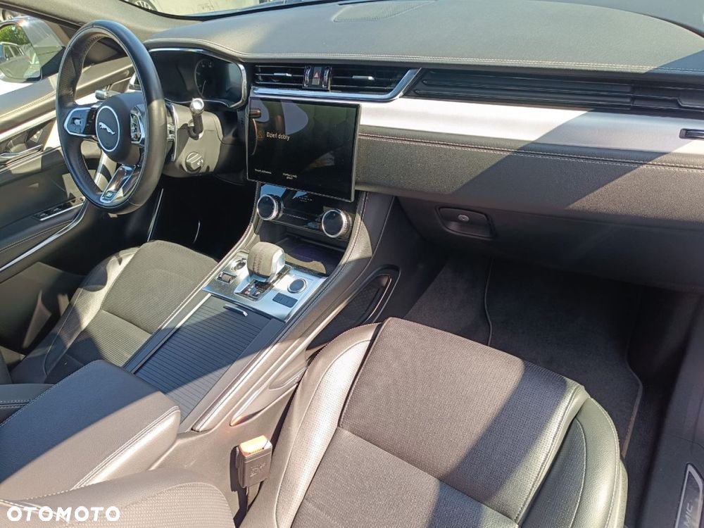 Jaguar F-Pace - 21
