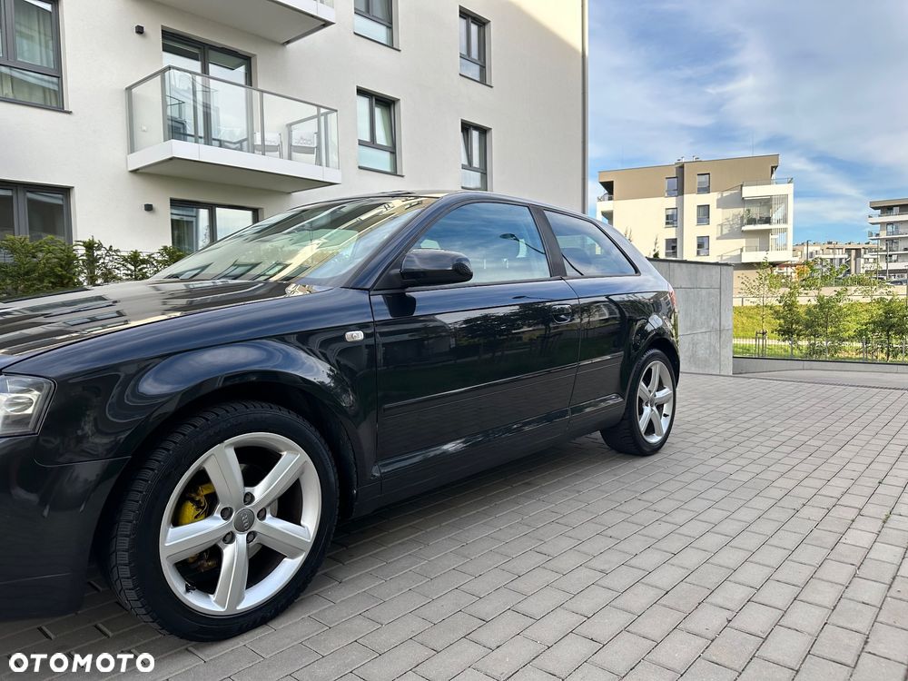 Audi A3 3-drzwiowe 2.0 FSI Attraction Tiptronic - 2