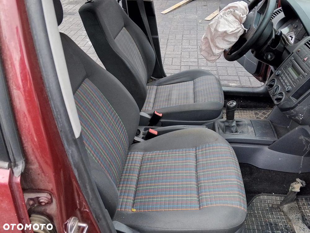 Volkswagen Polo 9N3 FL (05-09.) 1.2 B 59KM. Silnik BBM Skrzynia JHN/LVC  lakier LC3R.Cały na części. GWARANCJA !!! Przód Tył Zestaw Komplet Drzwi Klapa Zderzak Błotnik Maska Grill Atrapa Szyba Pas Lampa Lusterko Boczki Fotel Kanapa Kokpit Deska Rozdzielcza Przełącznik Włącznik Sterownik Przewody Wiązka Instalacja Moduł Komputer Czujnik Listwa Pompa Alternator Wtryski Głowica Rozrusznik Kompresor Sprzęgło Dwumas Silnik Skrzynia ABS Klimatyzacji Paliwa Wspomagania Kolektor Turbina Przepustnica Zawór Chłodnica Koło Hak Belka Sanki Zawieszenie Mcpherson Półoś Amortyzator Wydech Tłumik Zacisk Most - 12