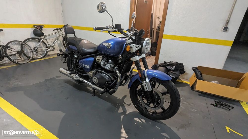 Royal Enfield Super Meteor 650 - 10