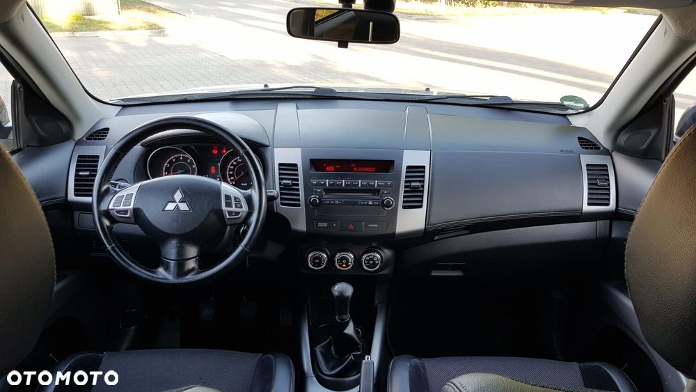 Mitsubishi Outlander 2.0 2WD Invite - 19