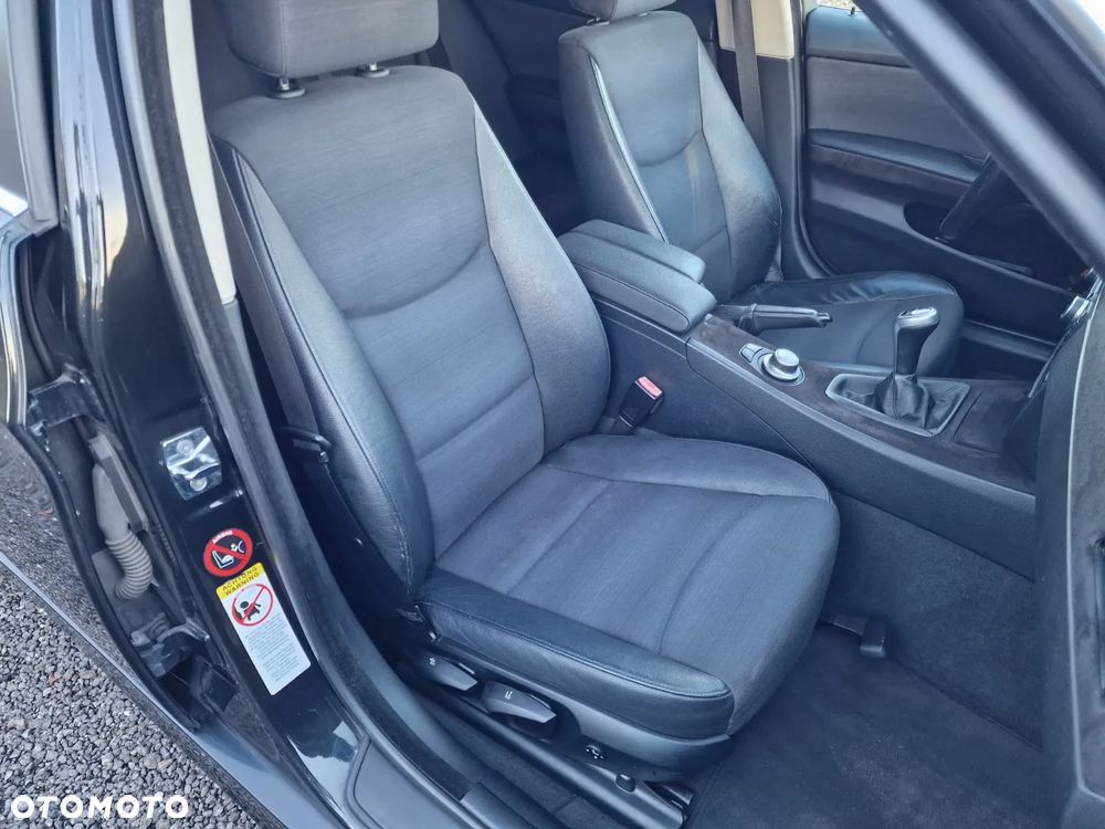 BMW Seria 3 330xi Touring - 9