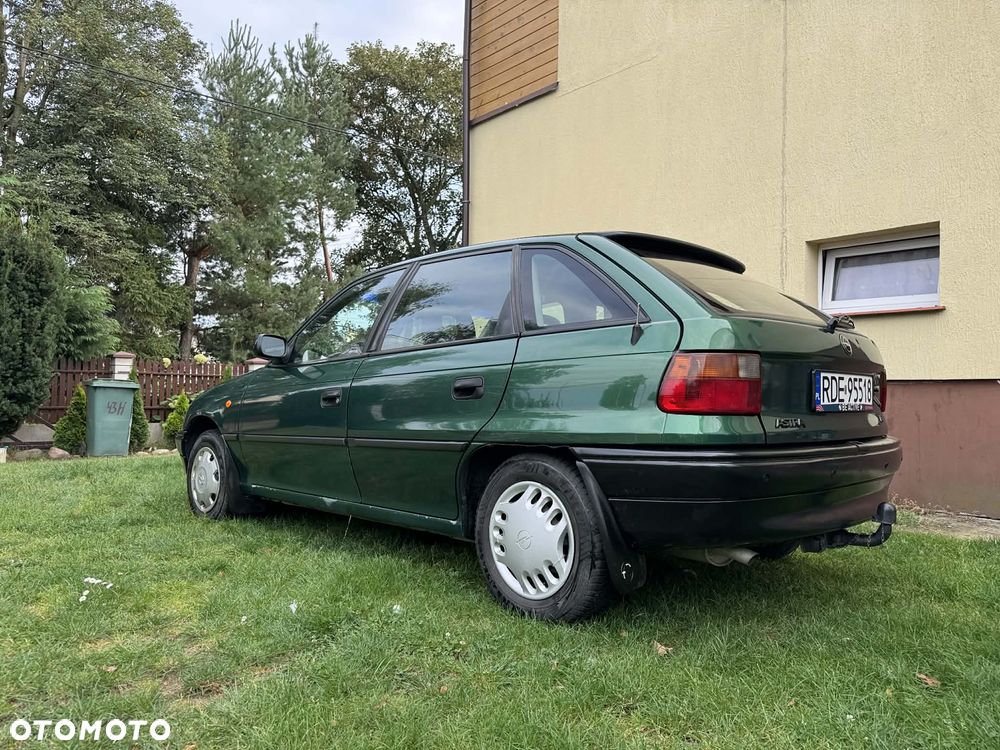Opel Astra 1.6 - 9
