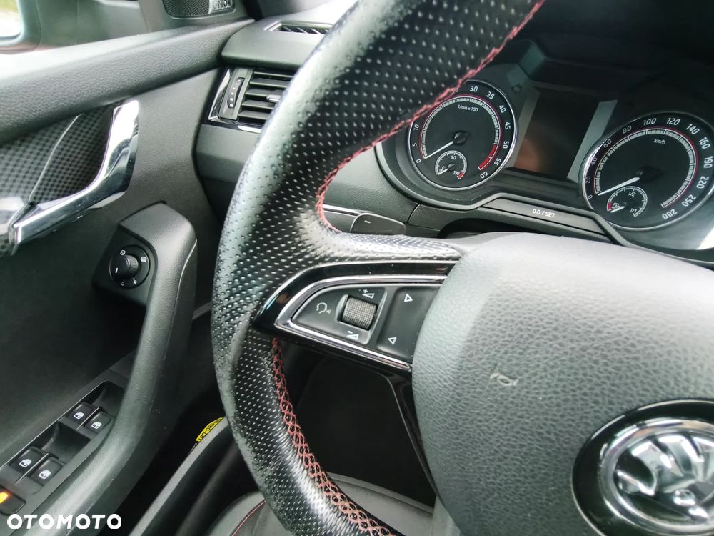 Skoda Octavia 2.0 TDI DSG RS - 19