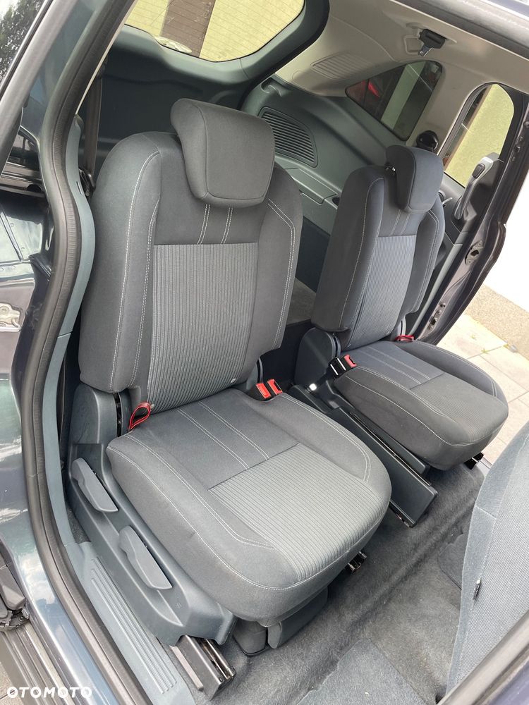 Ford Grand C-MAX - 29