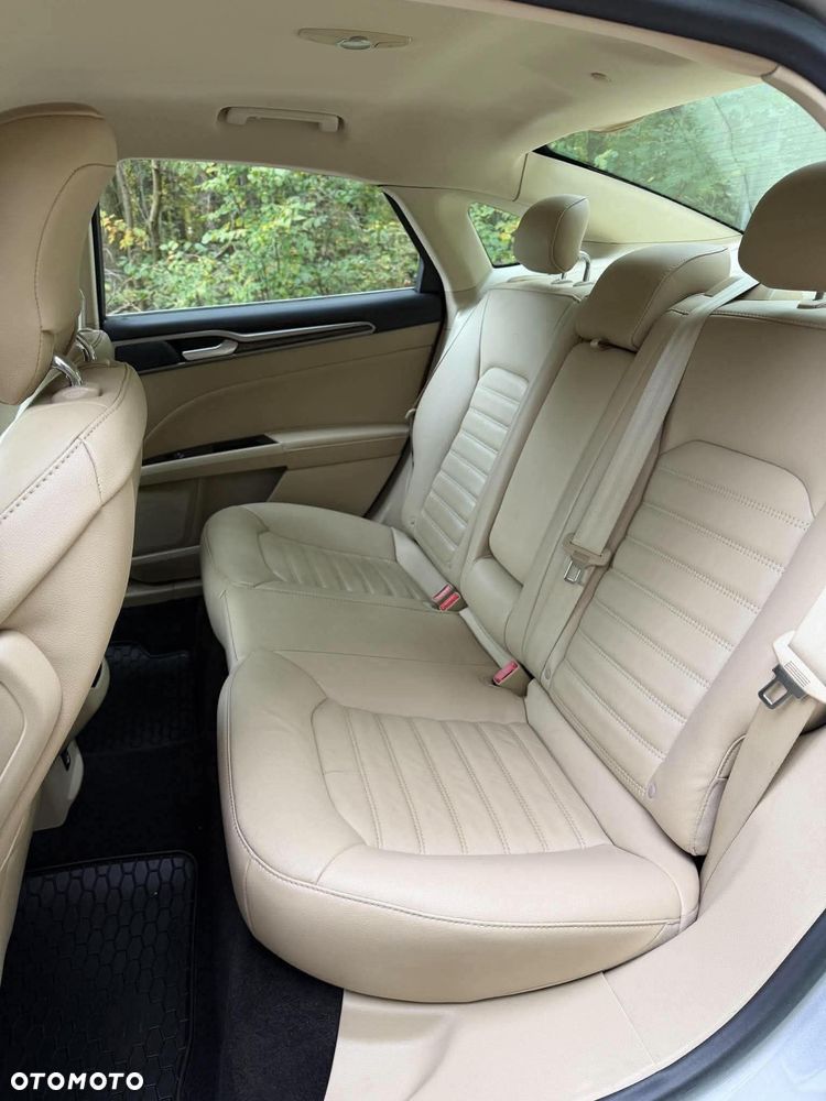Ford Fusion - 24