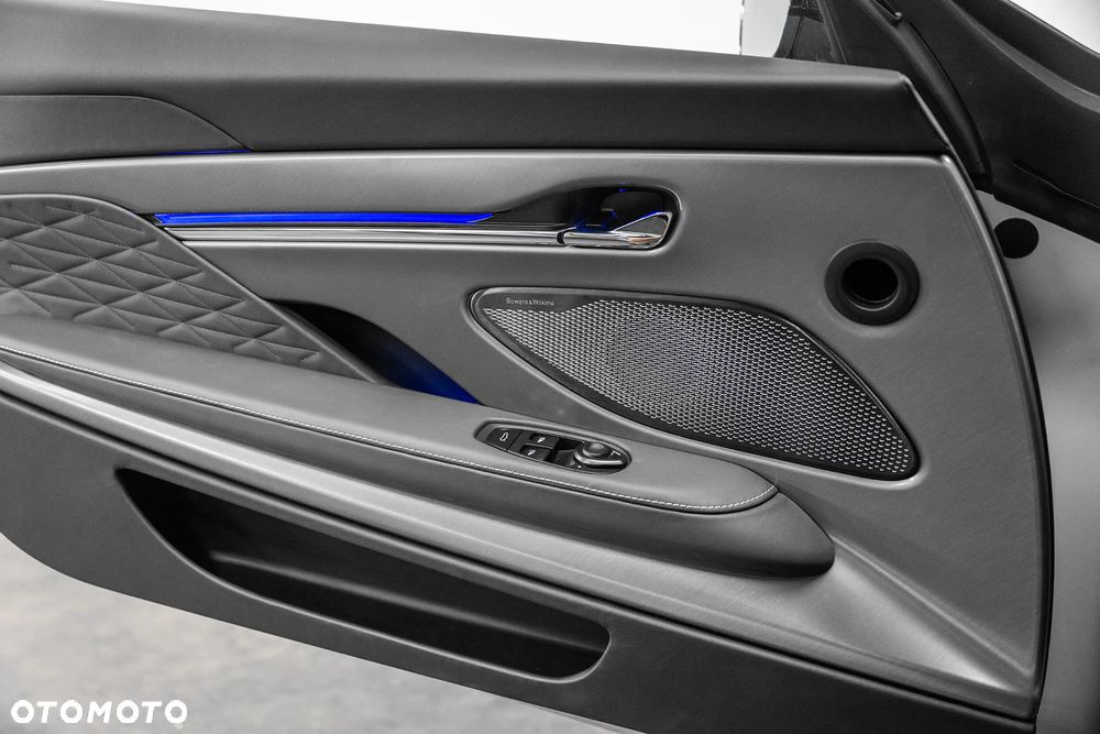 Aston Martin DB12 - 17