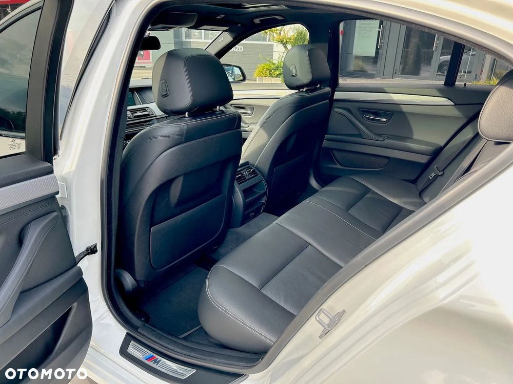 BMW Seria 5 535i Sport-Aut - 33