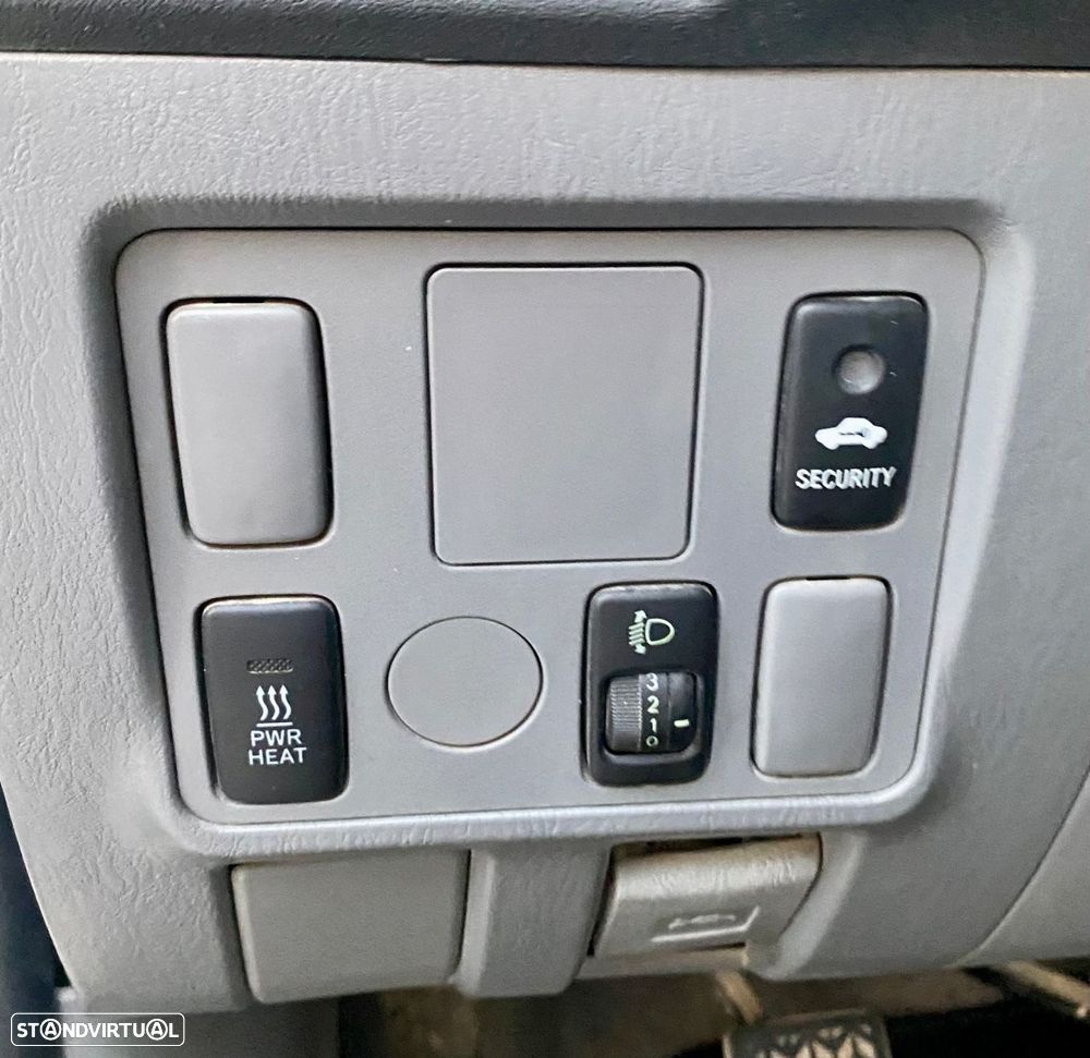 Toyota Hilux 2.5 D-4D 2WD CE PM+AC - 17