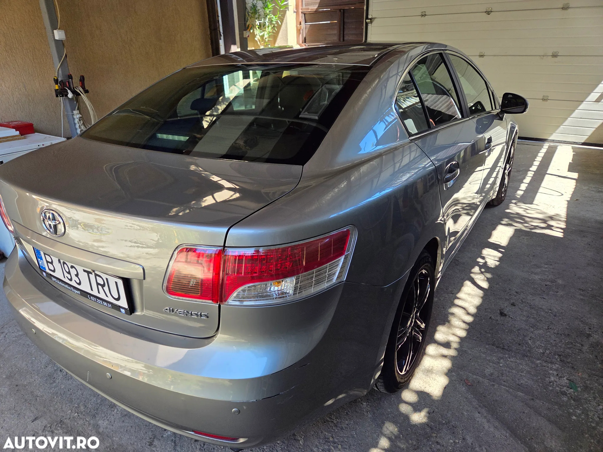 Toyota Avensis 1.8 Multidrive S Executive - 3