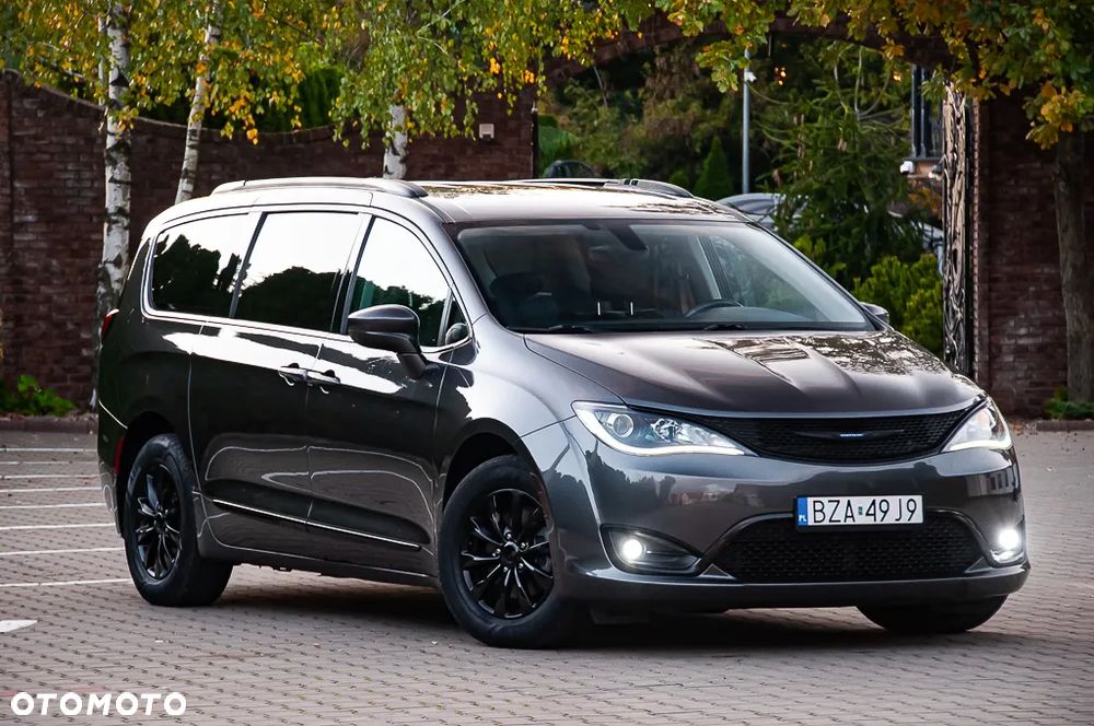 Chrysler Pacifica - 2
