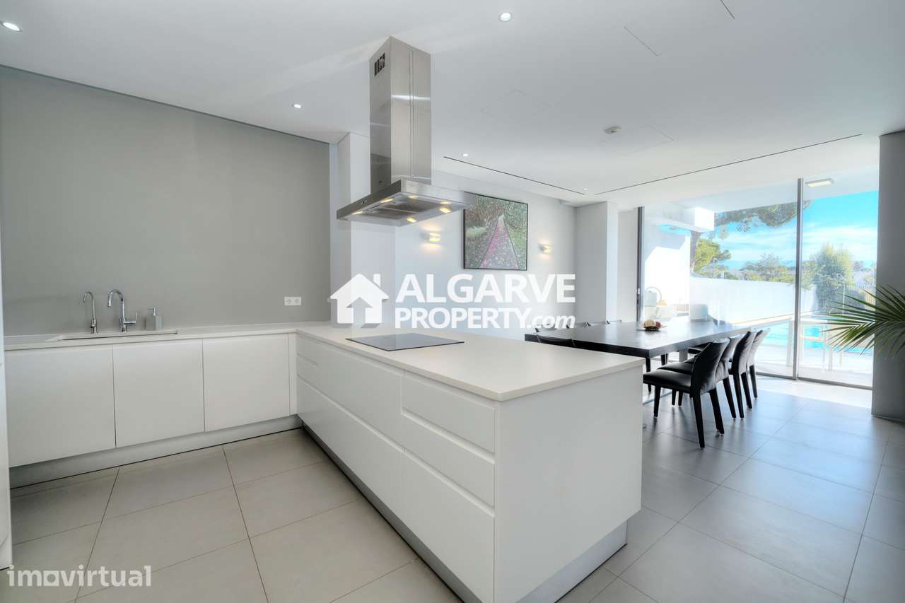 Exclusiva Moradia Contemporânea V6 de Luxo em Vilamoura - Grande imagem: 3/55