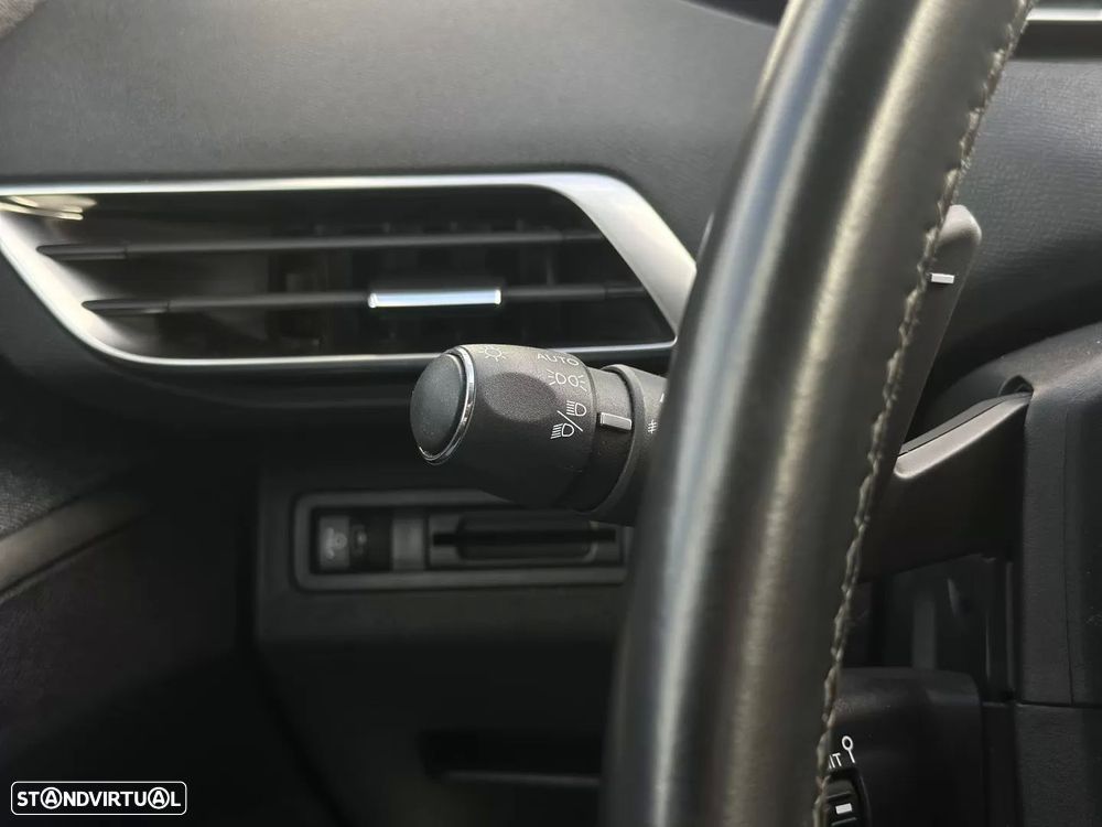 Peugeot 3008 PureTech 130 Stop & Start GPF EAT8 Allure - 26