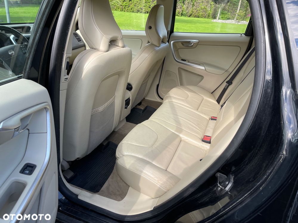 Volvo XC 60 D5 AWD Kinetic - 11