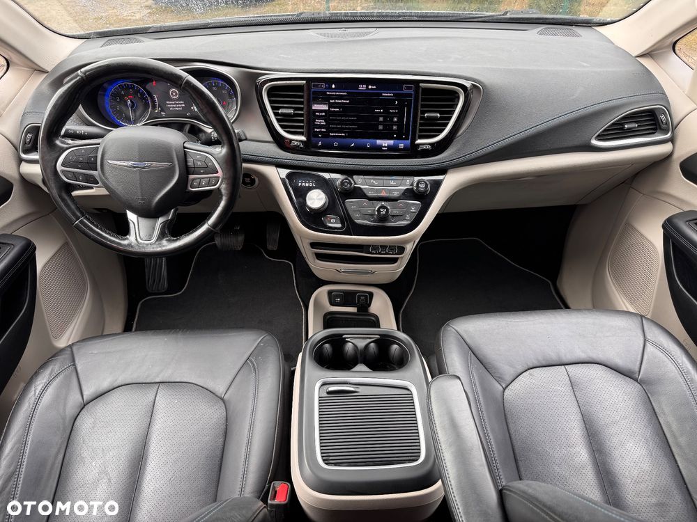 Chrysler Pacifica - 16
