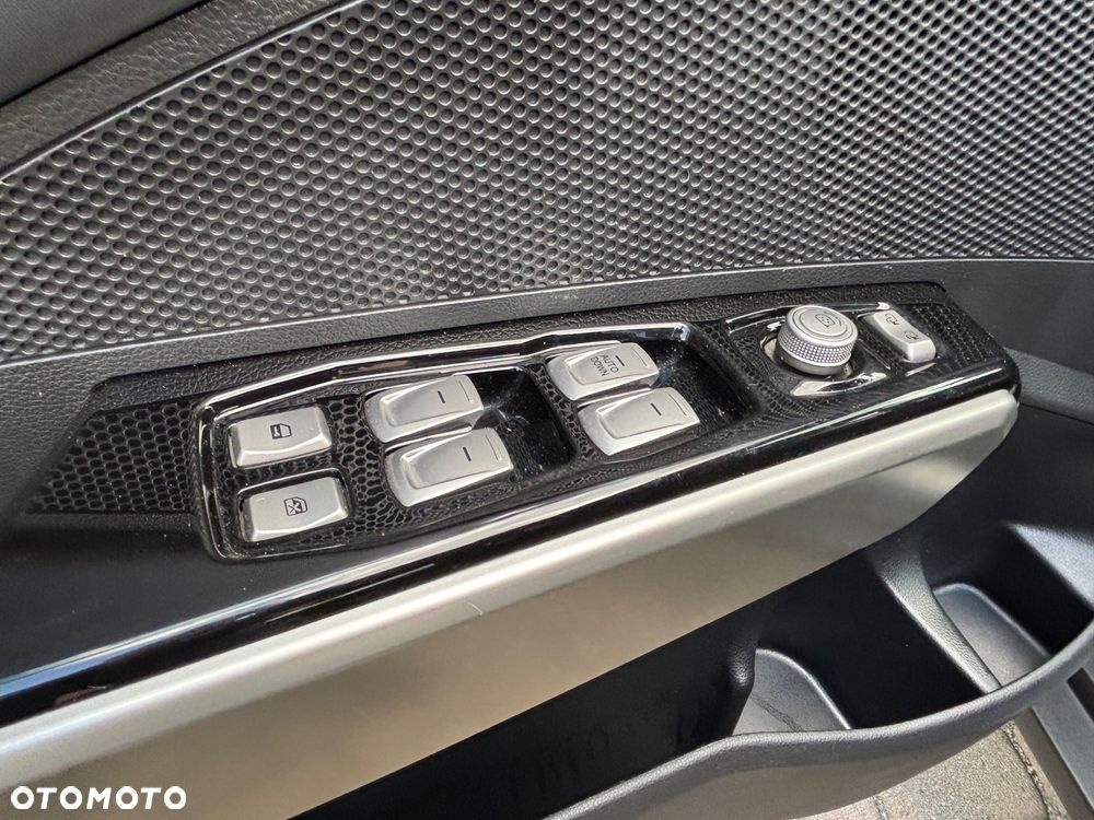 SsangYong/KGM Tivoli e-XGi 160 2WD Black+White - 17