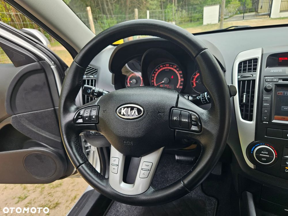 Kia Ceed - 25