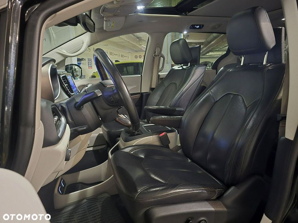 Chrysler Pacifica - 16