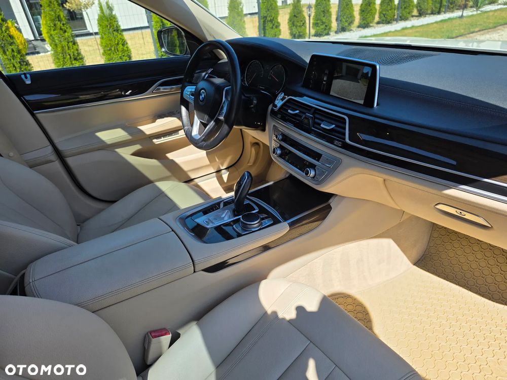 BMW Seria 7 740Li Edition Exclusive - 7
