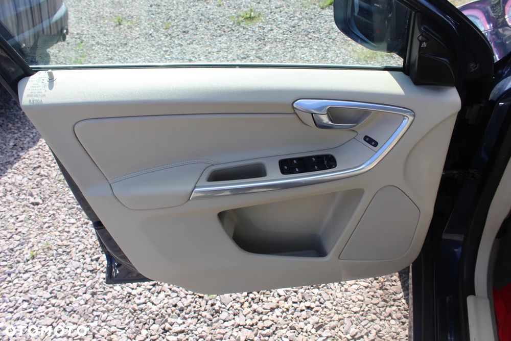 Volvo XC 60 Diesel Summum - 26