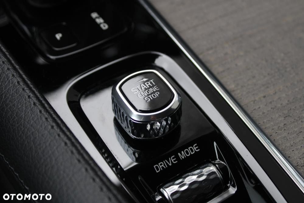 Volvo V90 Cross Country - 18
