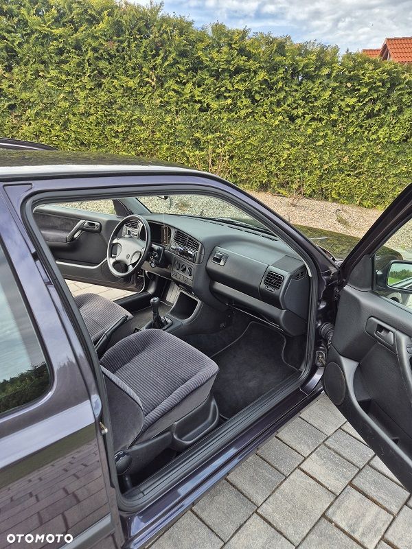 Volkswagen Golf 1.8 GL - 8