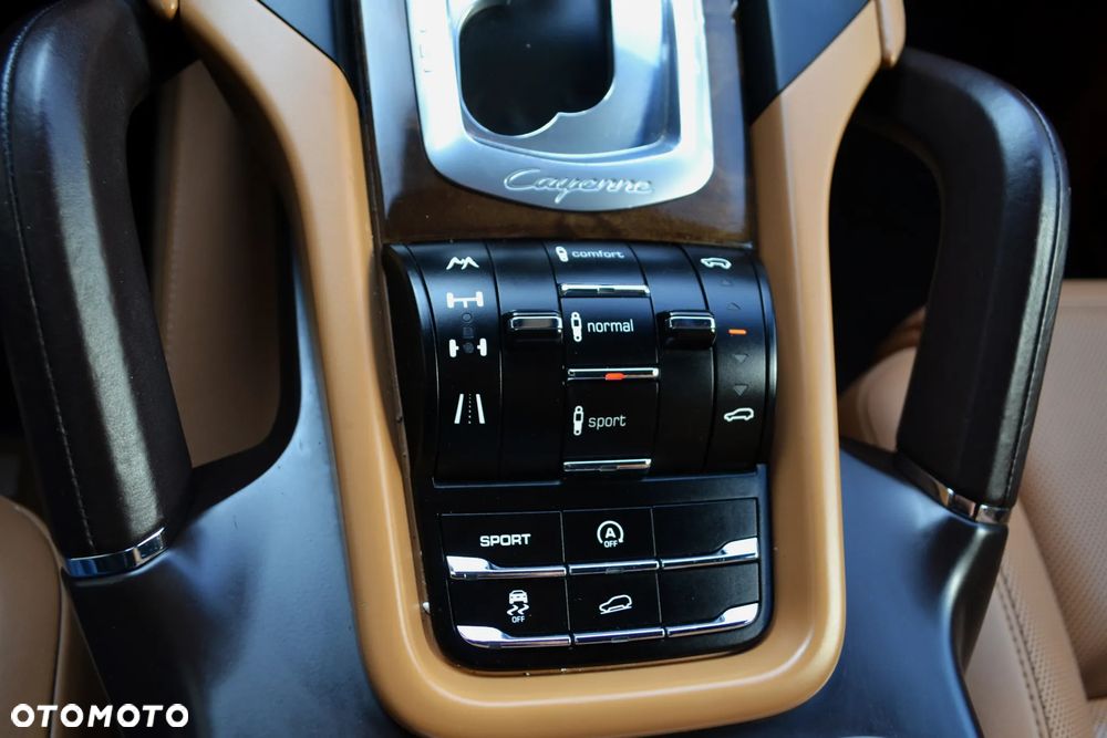 Porsche Cayenne - 21