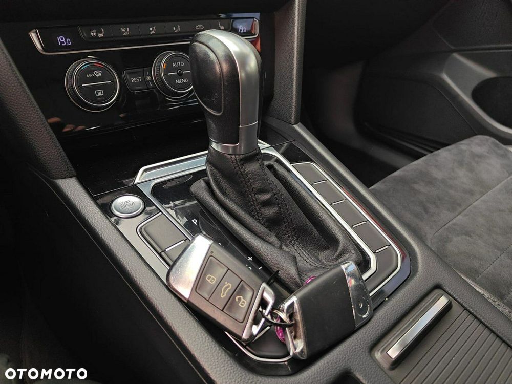 Volkswagen Passat - 11