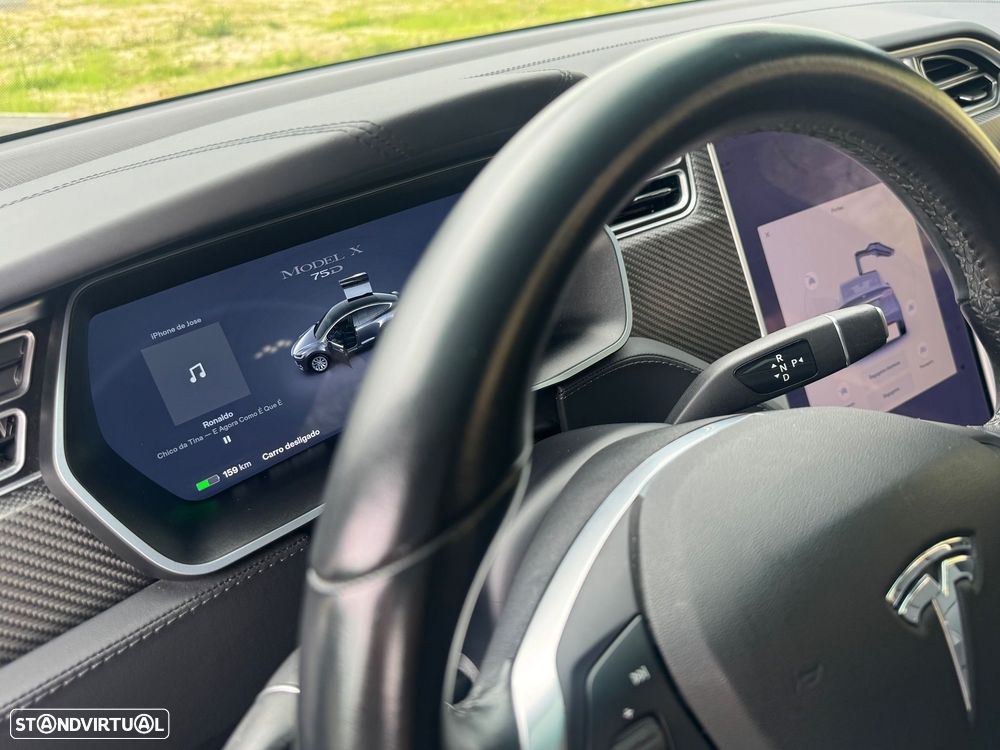 Tesla Model X - 14