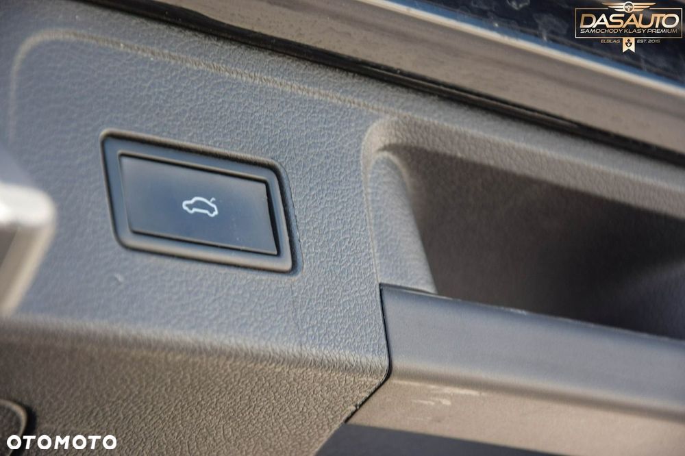 Volkswagen Passat - 32