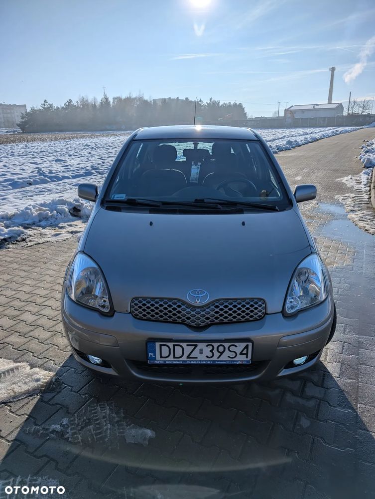 Toyota Yaris 1.3 - 7