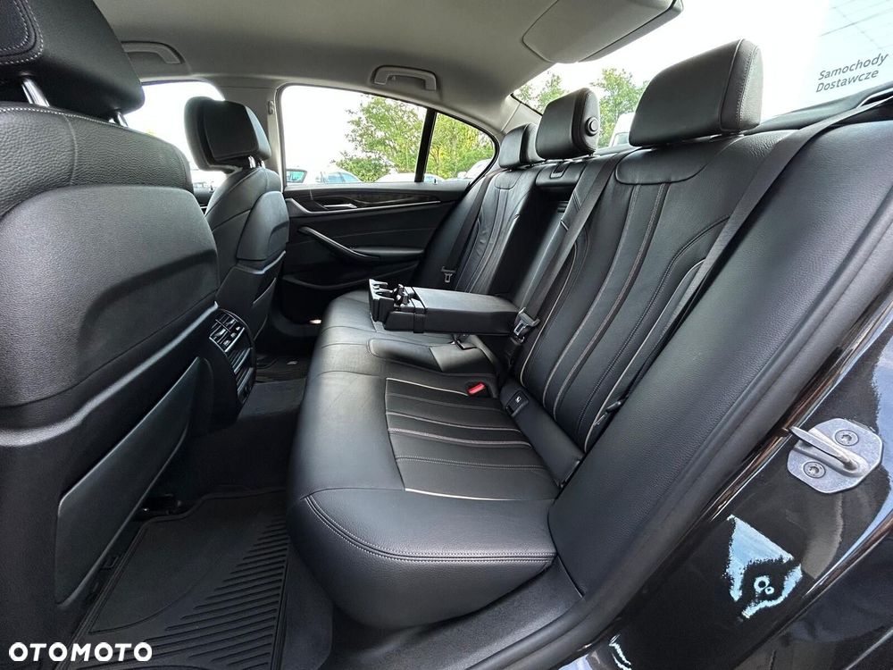 BMW Seria 5 530i GPF xDrive Sport Line sport - 18