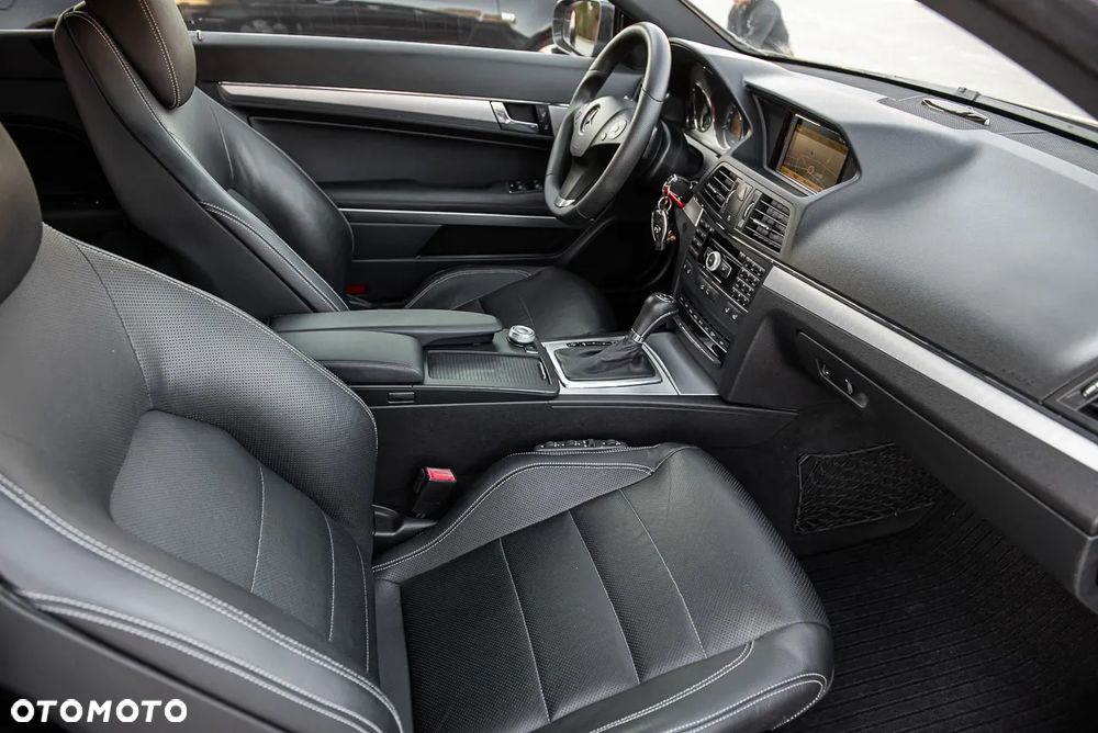 Mercedes-Benz Klasa E 350 CDI DPF BlueEFFICIENCY 7G-TRONIC Avantgarde - 27