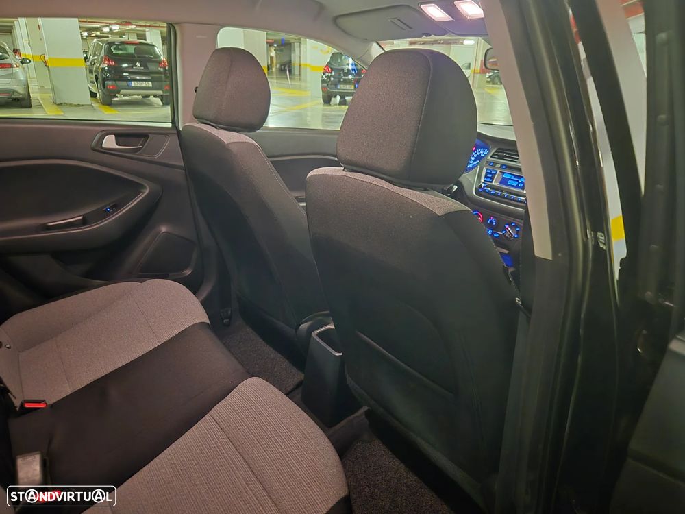 Hyundai i20 1.1 CRDi Blue Access+Bluetooth - 34
