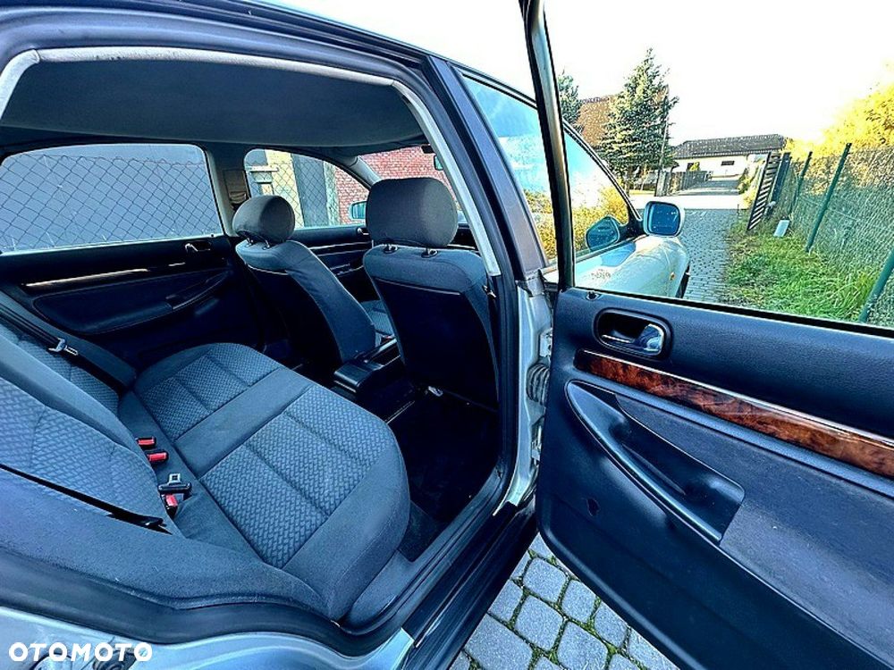 Audi A4 Limousine - 8